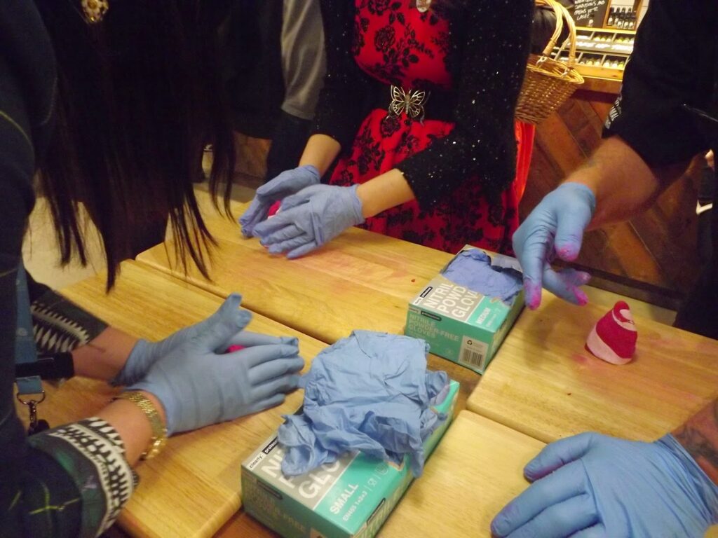 Lush white rose bubble bar making session.