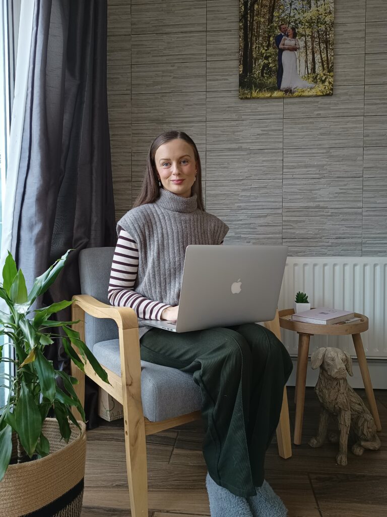 Claire Mac blogging.