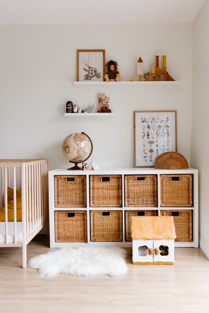 Neutral kids bedroom decor. Getting your kids bedroom just right.