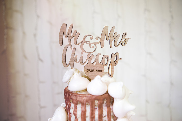 5 Things I'd do differently on my wedding day. A wedding cake with white meringues featuring a mr & mrs cake topper.