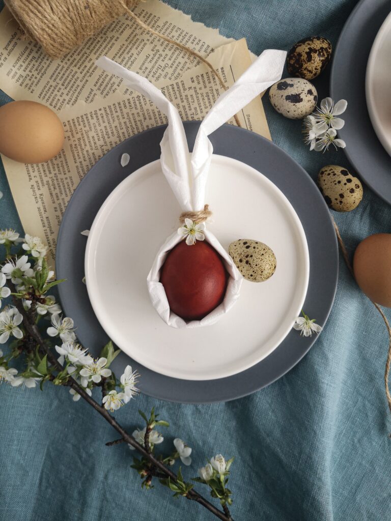 Easter table decor. This is for a blog post giving 60+ Easter blog post ideas.