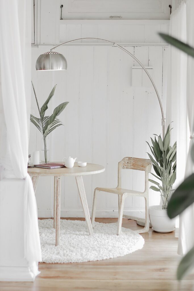 Image of white neutral interior design. This is to go with an article giving tips on how to have a stress free move.