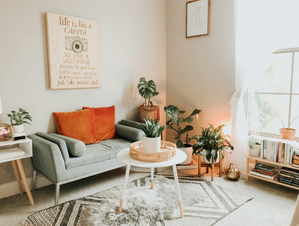 Cosy living room decor.