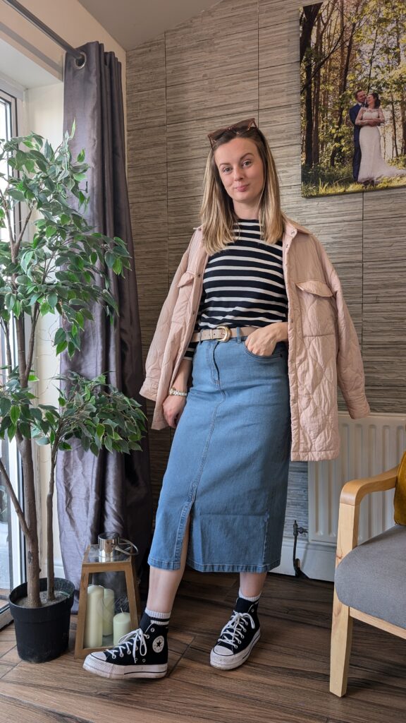 Casually styled cottontraders denim midi skirt.
