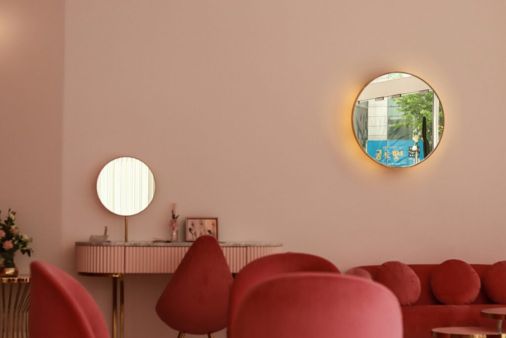 Discover the right mirror placement.