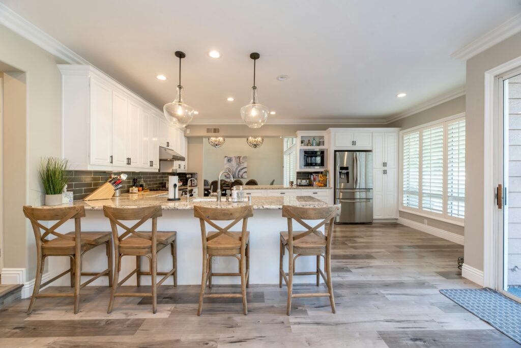 Smart home. Neutral large kitchen.