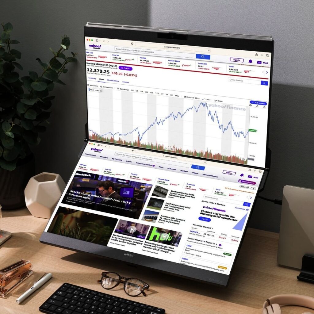 Dual monitor screen.