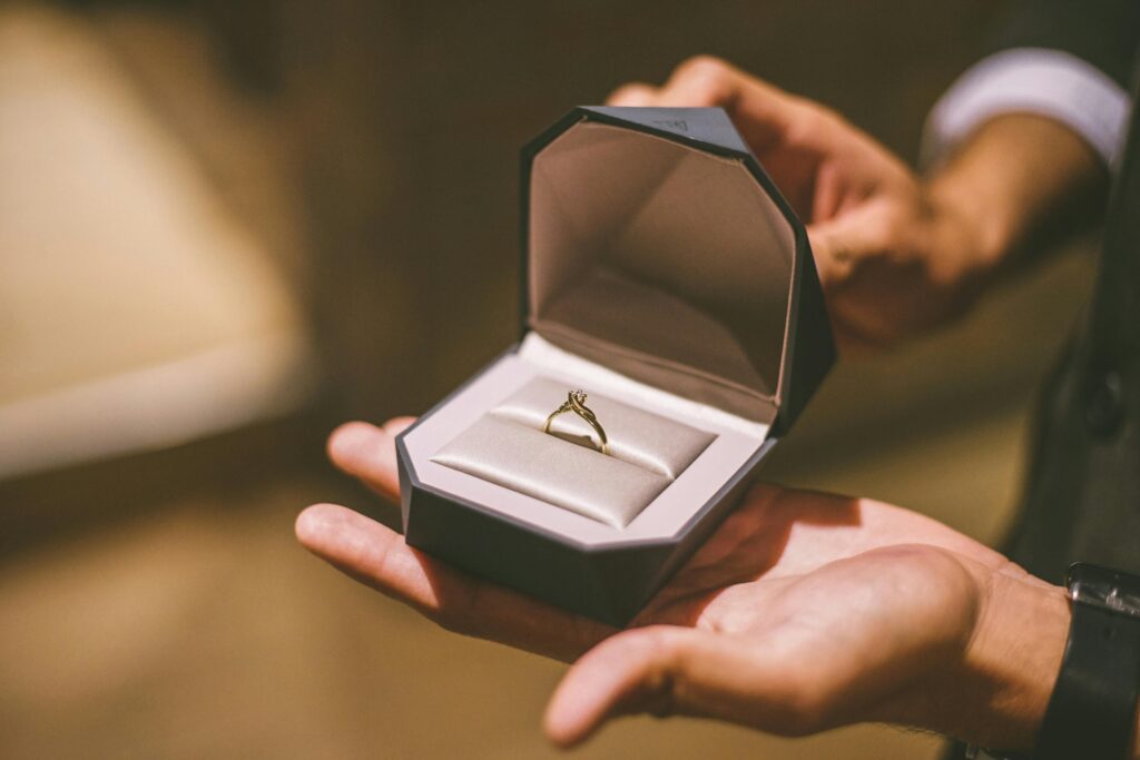 Sell engagement rings online with these tips.