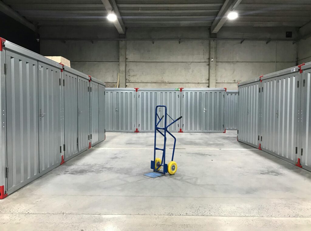 Outsource your logistics business with storage solutions.