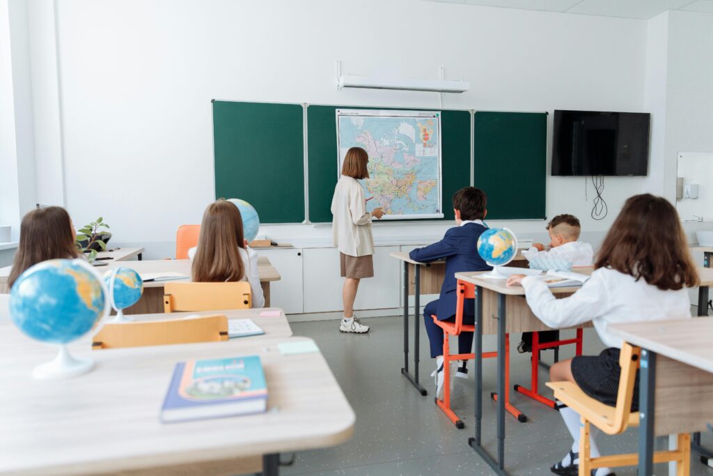 Female teacher teaching kids.